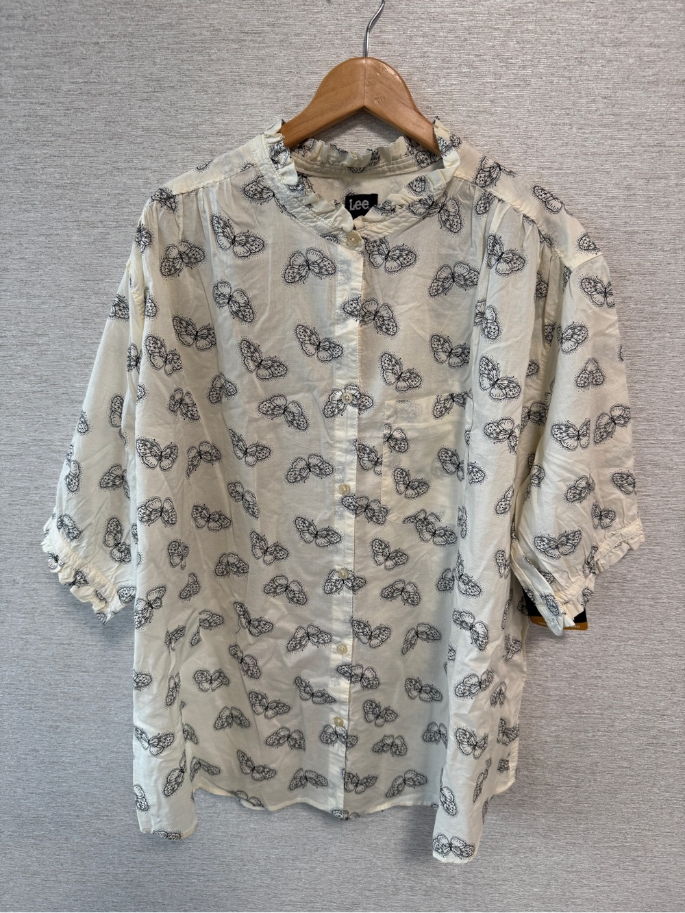 Lee Cream Button-Down Short-Sleeve Shirt with Black Butterfly Print